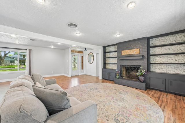 101 W Larkspur Drive, Alvin, TX 77511