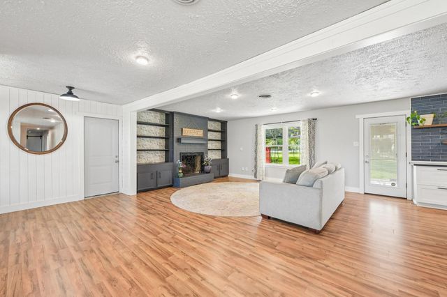 101 W Larkspur Drive, Alvin, TX 77511