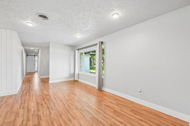 101 W Larkspur Drive, Alvin, TX 77511