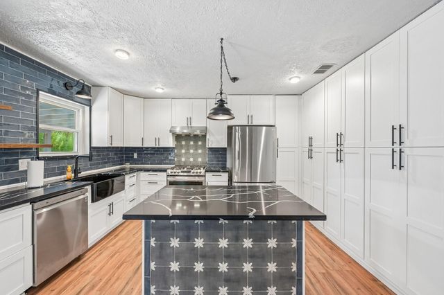 101 W Larkspur Drive, Alvin, TX 77511