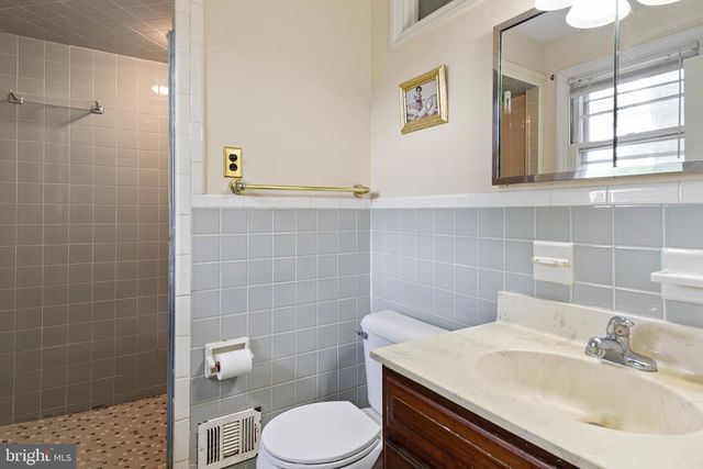 2003 FOULK RD, Wilmington, DE 19810