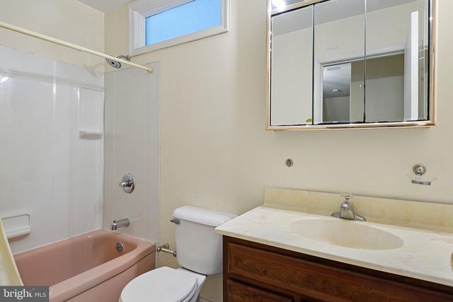 2003 FOULK RD, Wilmington, DE 19810