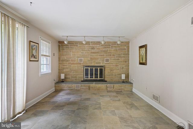 2003 FOULK RD, Wilmington, DE 19810
