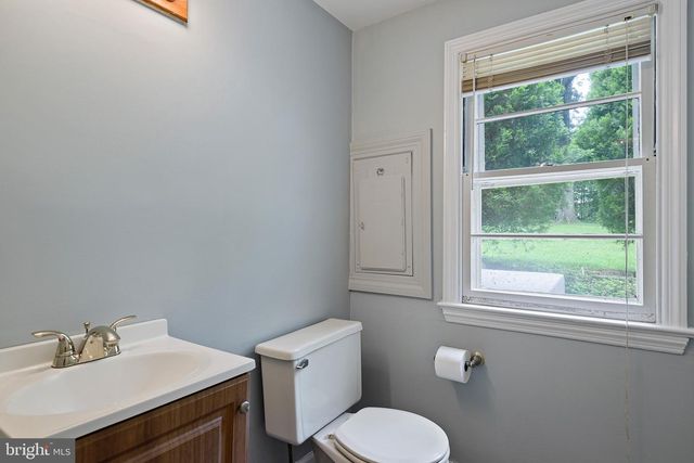 2003 FOULK RD, Wilmington, DE 19810