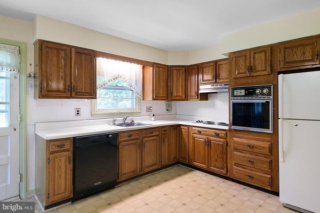 2003 FOULK RD, Wilmington, DE 19810