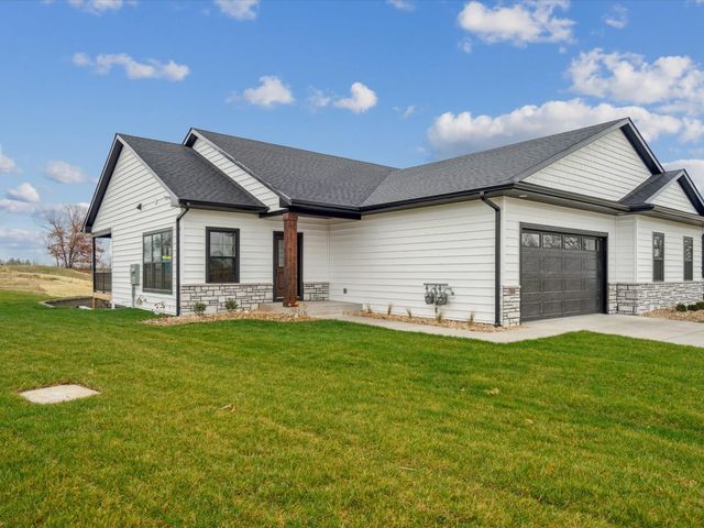588 Maclan Circle, Iowa City, IA 52246