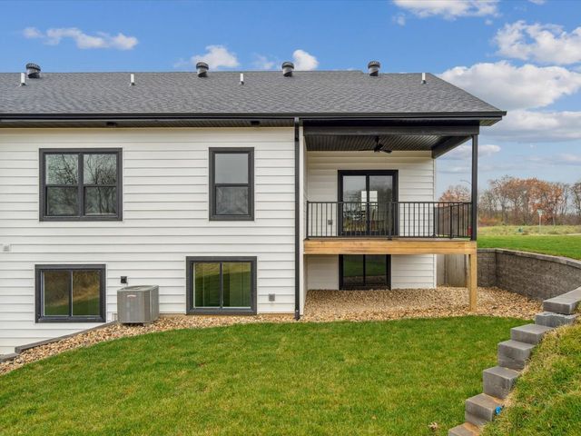 588 Maclan Circle, Iowa City, IA 52246