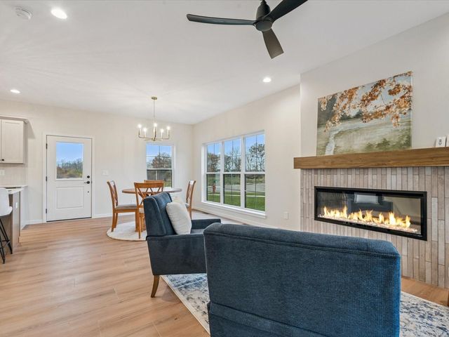 588 Maclan Circle, Iowa City, IA 52246