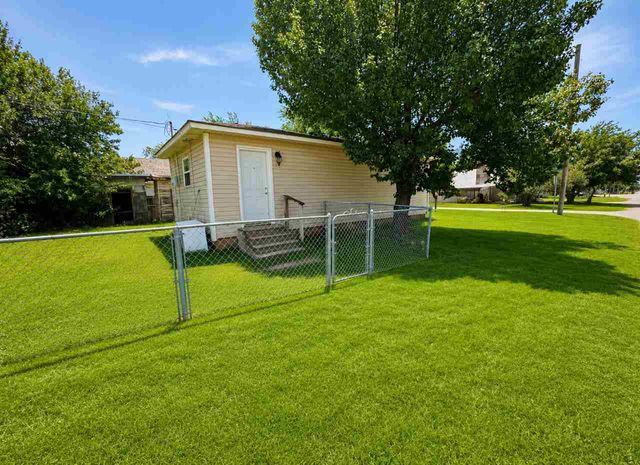 213 W Tenneppee, Fletcher, OK 73541
