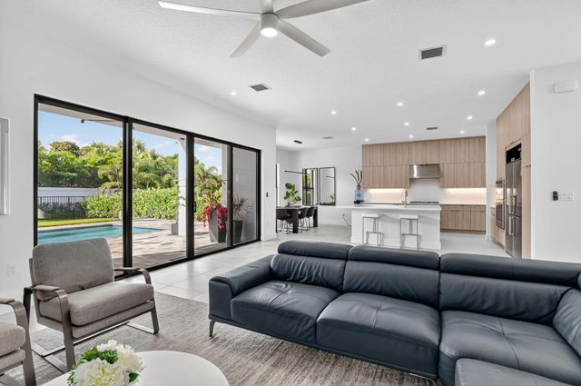 8366 Essex Country Club Drive, Boca Raton, FL 33434