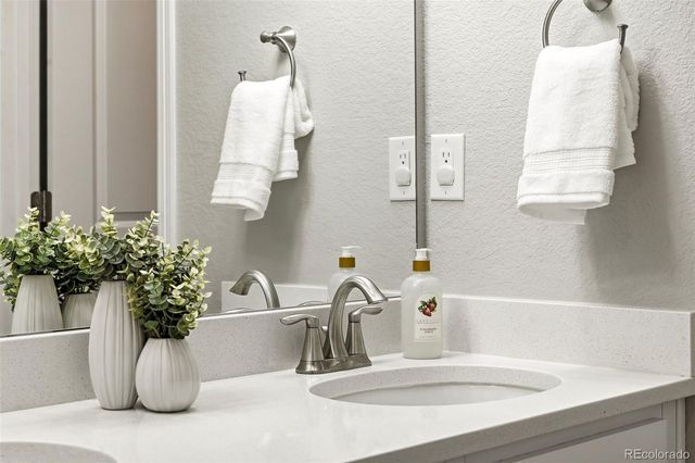 7363 S Scottsburg Way, Aurora, CO 80016