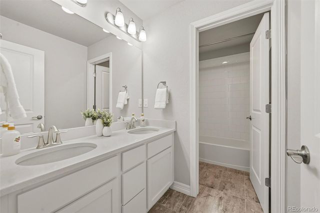 7363 S Scottsburg Way, Aurora, CO 80016