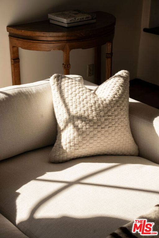 Image 10 of property listing at 755 Luton Drive, Glendale, CA 91206