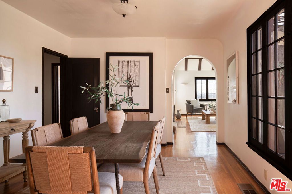 Image 12 of property listing at 755 Luton Drive, Glendale, CA 91206