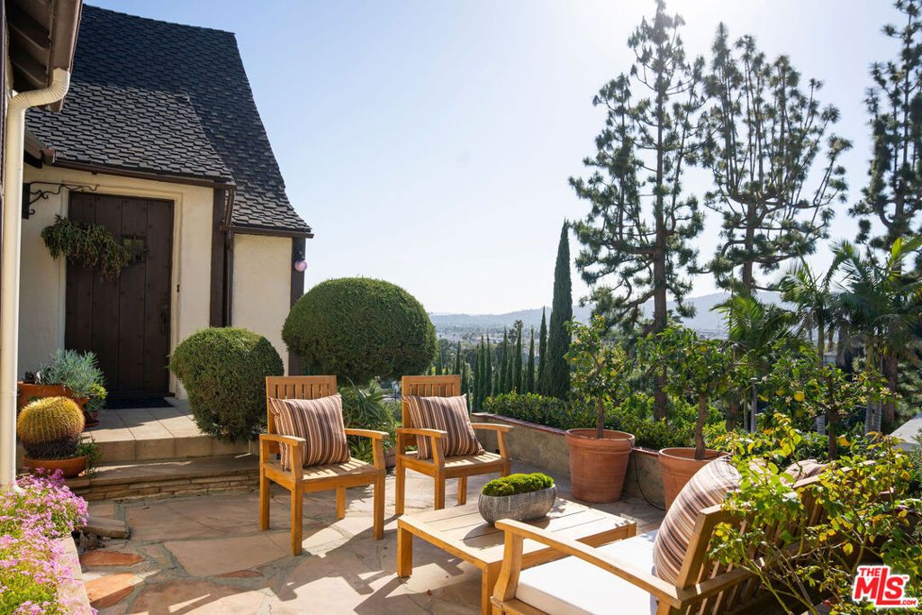 Image 2 of property listing at 755 Luton Drive, Glendale, CA 91206