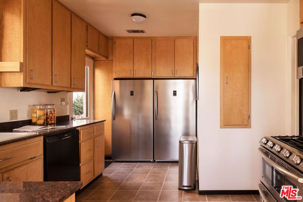 Image 20 of property listing at 755 Luton Drive, Glendale, CA 91206