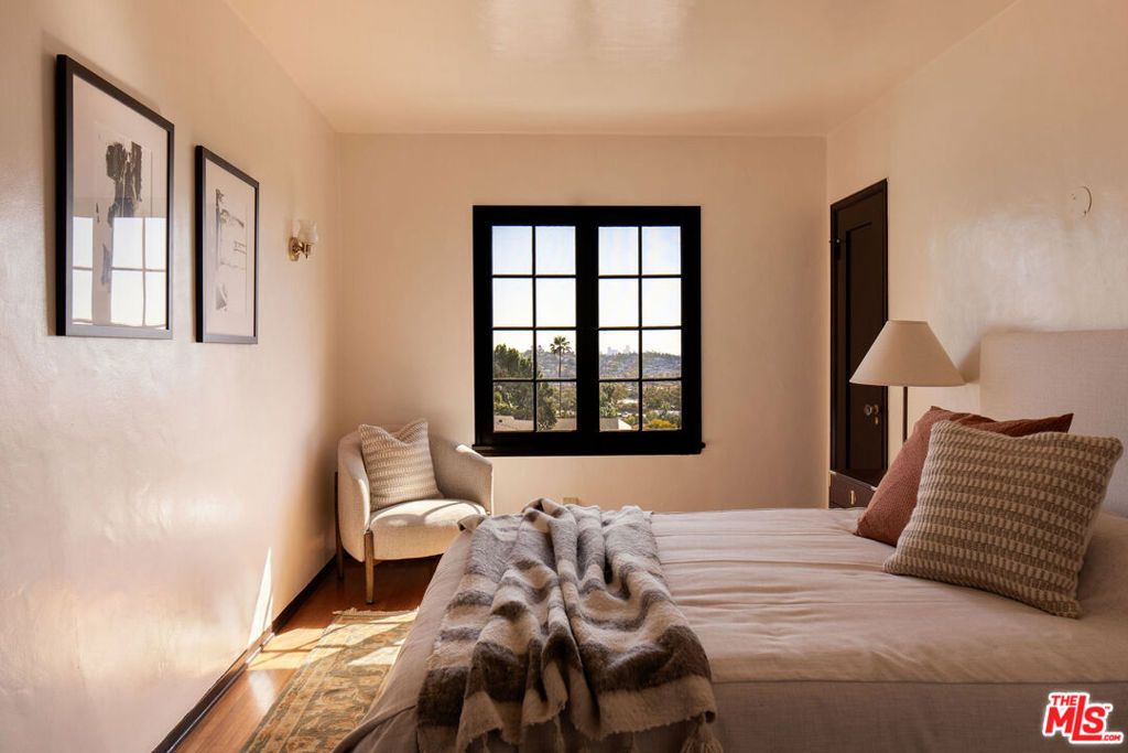 Image 21 of property listing at 755 Luton Drive, Glendale, CA 91206