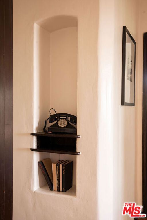 Image 23 of property listing at 755 Luton Drive, Glendale, CA 91206