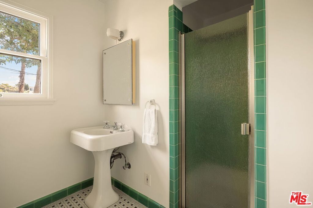 Image 26 of property listing at 755 Luton Drive, Glendale, CA 91206