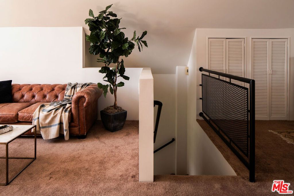 Image 33 of property listing at 755 Luton Drive, Glendale, CA 91206