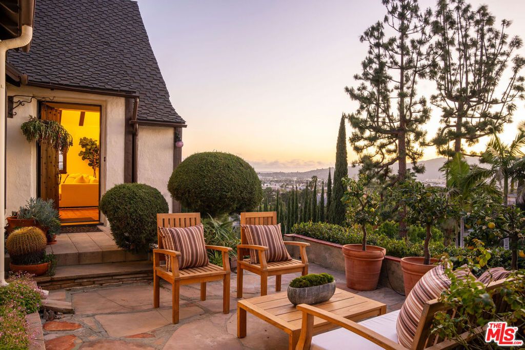 Image 48 of property listing at 755 Luton Drive, Glendale, CA 91206