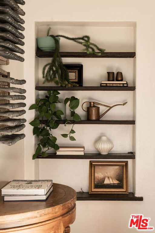 Image 9 of property listing at 755 Luton Drive, Glendale, CA 91206