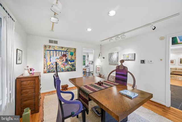 12 CIRCLE DR, Moorestown, NJ 08057