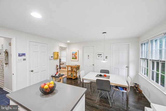 12 CIRCLE DR, Moorestown, NJ 08057