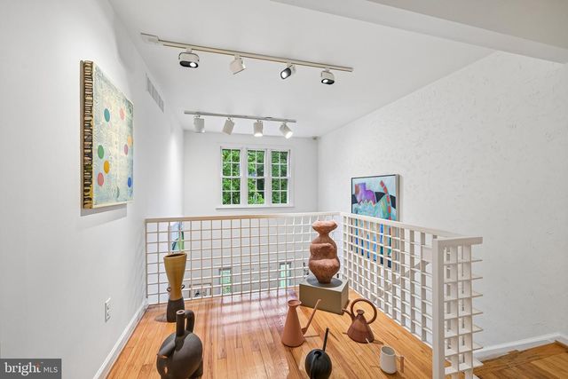 12 CIRCLE DR, Moorestown, NJ 08057