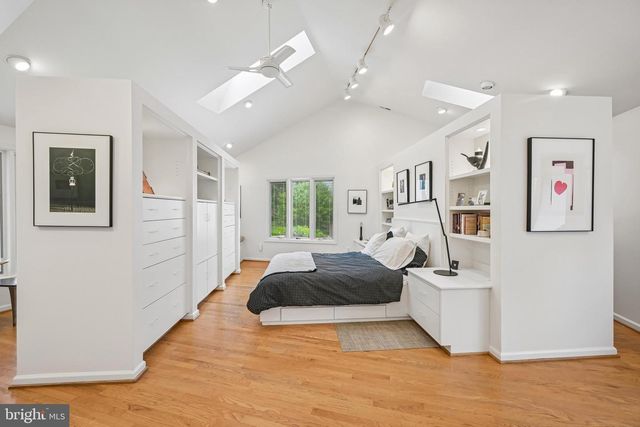 12 CIRCLE DR, Moorestown, NJ 08057