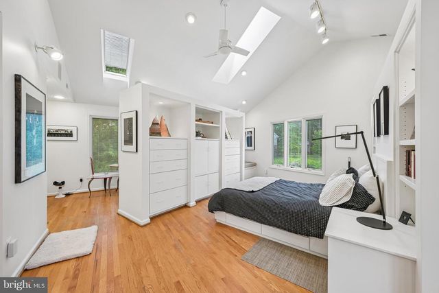 12 CIRCLE DR, Moorestown, NJ 08057