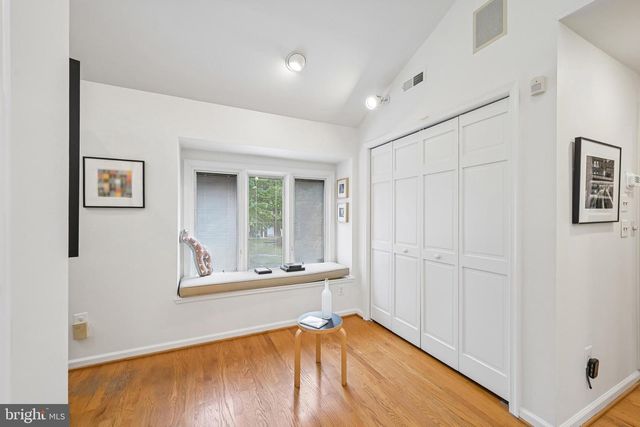 12 CIRCLE DR, Moorestown, NJ 08057