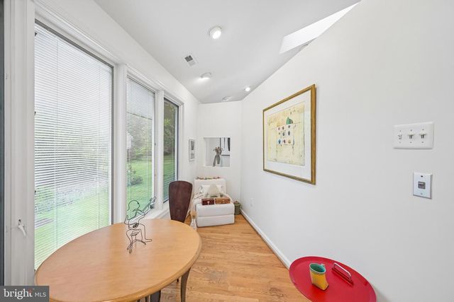 12 CIRCLE DR, Moorestown, NJ 08057