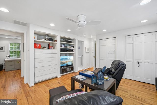 12 CIRCLE DR, Moorestown, NJ 08057