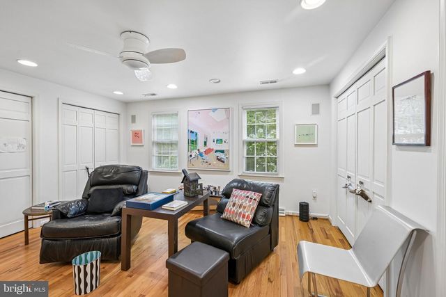 12 CIRCLE DR, Moorestown, NJ 08057