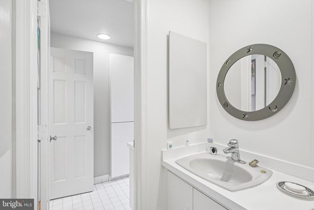 12 CIRCLE DR, Moorestown, NJ 08057
