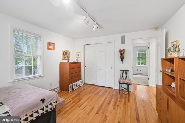 12 CIRCLE DR, Moorestown, NJ 08057