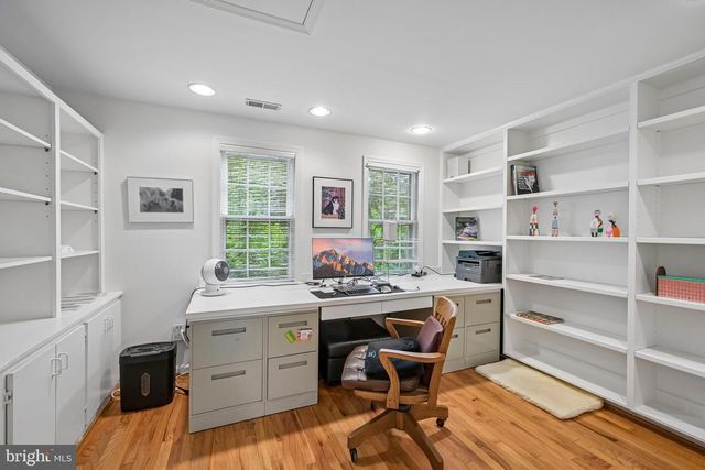 12 CIRCLE DR, Moorestown, NJ 08057