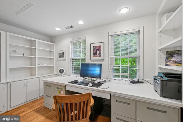 12 CIRCLE DR, Moorestown, NJ 08057