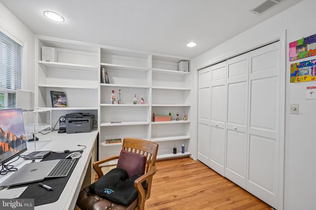 12 CIRCLE DR, Moorestown, NJ 08057