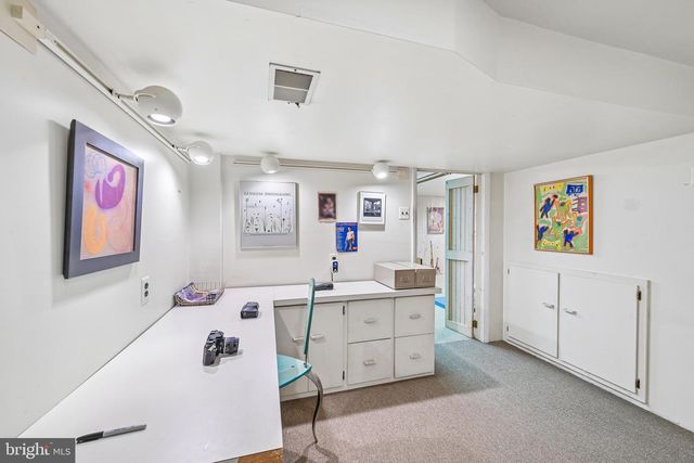 12 CIRCLE DR, Moorestown, NJ 08057