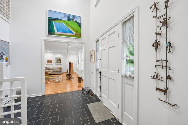 12 CIRCLE DR, Moorestown, NJ 08057