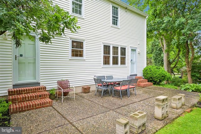 12 CIRCLE DR, Moorestown, NJ 08057