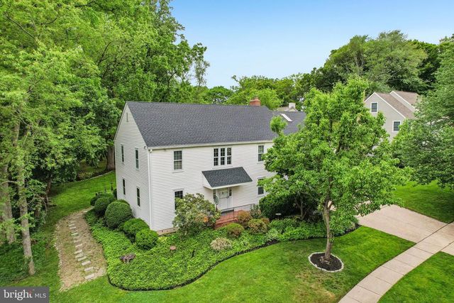12 CIRCLE DR, Moorestown, NJ 08057