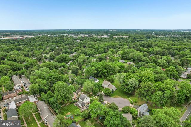12 CIRCLE DR, Moorestown, NJ 08057