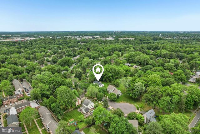 12 CIRCLE DR, Moorestown, NJ 08057