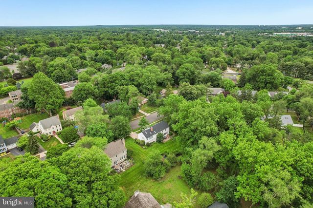 12 CIRCLE DR, Moorestown, NJ 08057