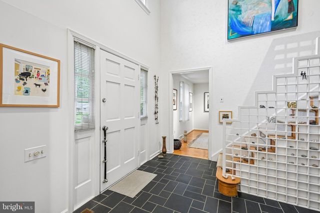 12 CIRCLE DR, Moorestown, NJ 08057