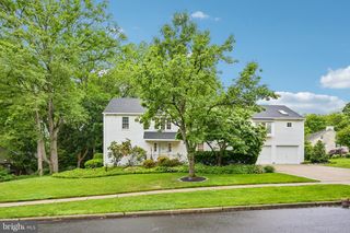 12 CIRCLE DR, Moorestown, NJ 08057