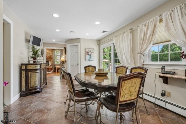 9 Pitcairn Dr, Roseland Boro, NJ 07068
